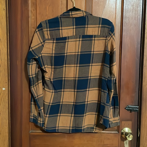 W’s Field and Stream Flannel, size M - Picture 2 of 4